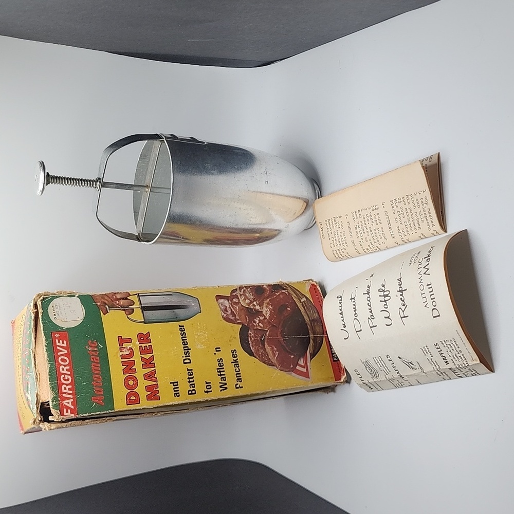 Fairgrove Donut & Batter Dispenser for Waffles'n Pancakes Vintage with Recipes